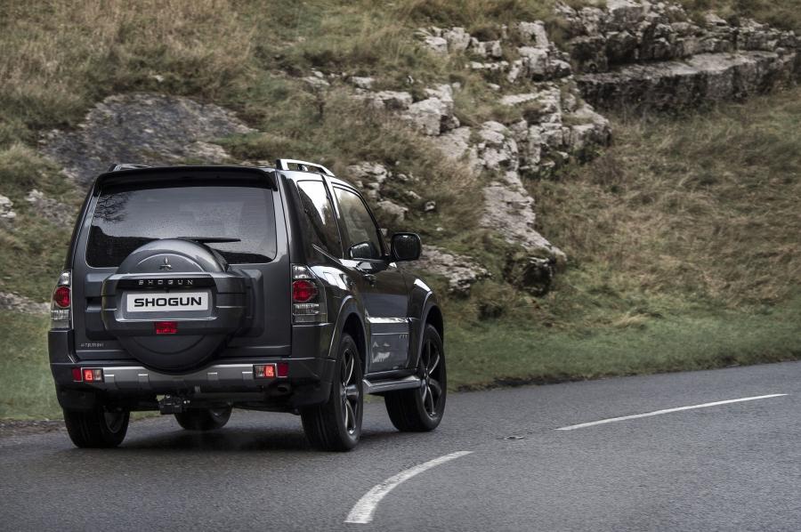  Mitsubishi Shogun SWB Barbarian 2015 года  (фото 11 из 22)
